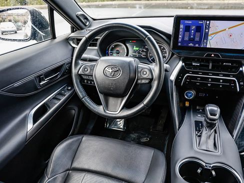 Used 2021 Toyota Venza Limited image 14