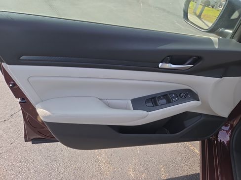 Used 2025 Nissan Altima 2.5 SV image 6