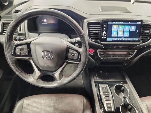 Used 2025 Honda Ridgeline Black Edition image 11