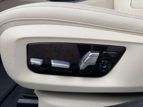 Used 2018 BMW 540i w/ Premium Package image 39