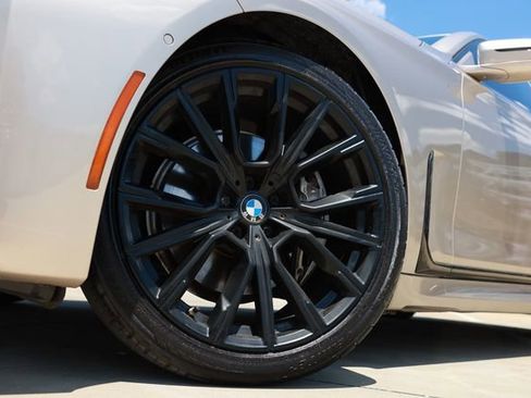 Used 2022 BMW 740i w/ Luxury Rear Seating Package RWD image 45