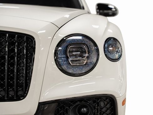 Used 2023 Bentley Flying Spur W12 image 4