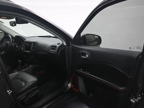 Used 2019 Jeep Compass Trailhawk w/ Leather Interior Group AWD/4WD image 17