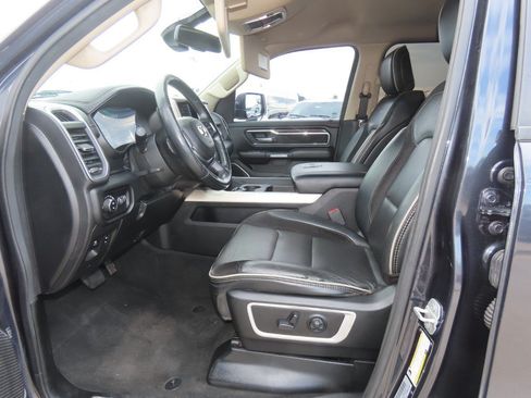 Used 2020 RAM 1500 Laramie AWD/4WD image 25