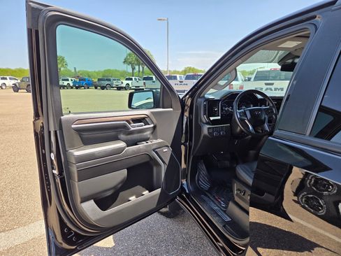 Used 2022 Chevrolet Silverado 1500 RST AWD/4WD image 15