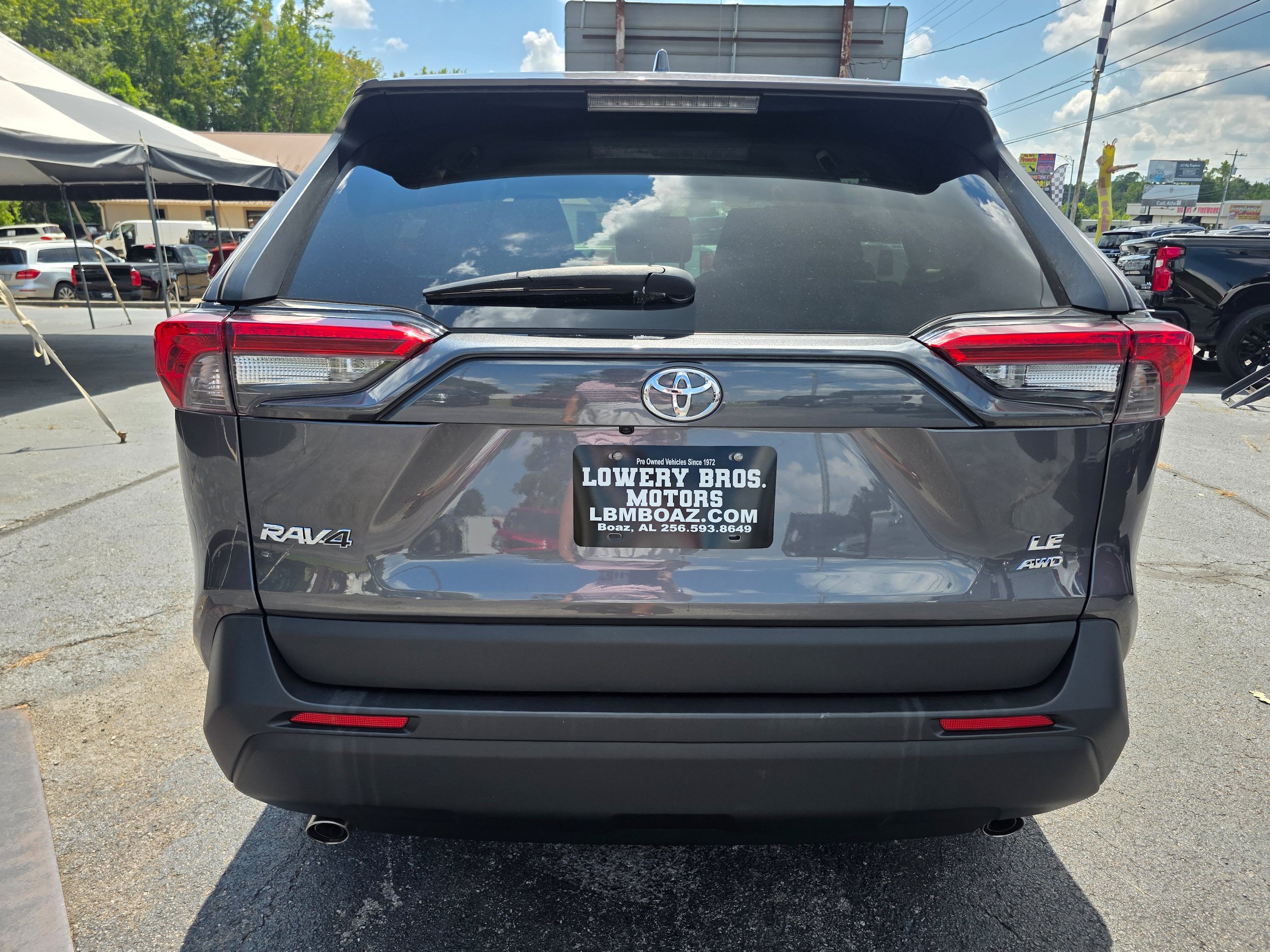 Used 2022 Toyota RAV4 LE w/ Carpet Mat Package (TMS) AWD/4WD image 6