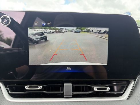 Used 2025 Chevrolet Equinox LT FWD image 24