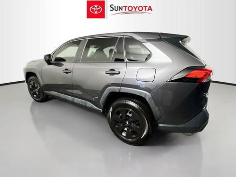 Used 2022 Toyota RAV4 LE FWD image 6