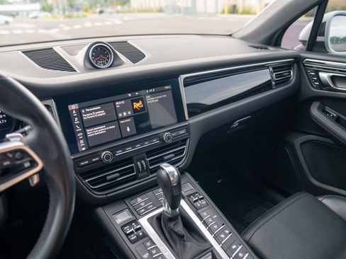 Used 2020 Porsche Macan AWD/4WD image 16