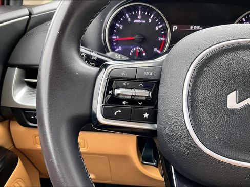 Certified 2024 Kia Carnival LX image 23