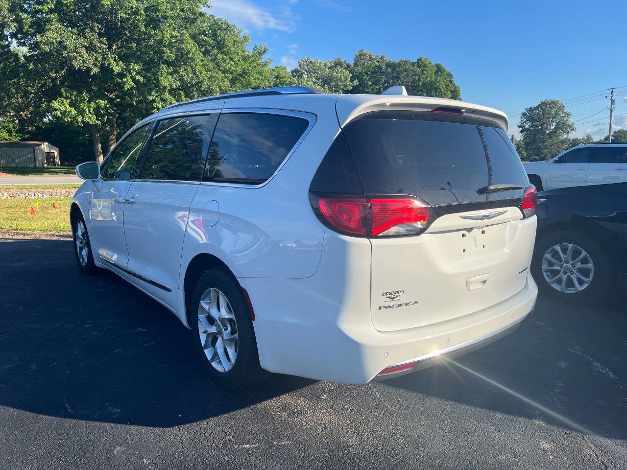 Used 2020 Chrysler Pacifica Limited FWD image 5