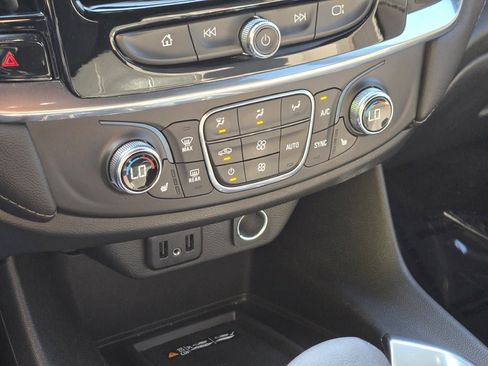 Certified 2022 Chevrolet Traverse LT FWD image 29