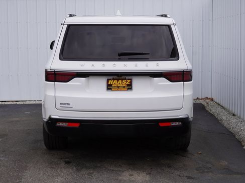 Used 2023 Jeep Wagoneer 4WD w/ Premium Group I image 5