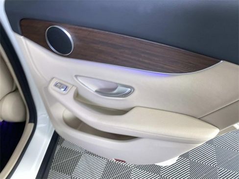 Used 2022 Mercedes-Benz GLC 300 4MATIC image 26