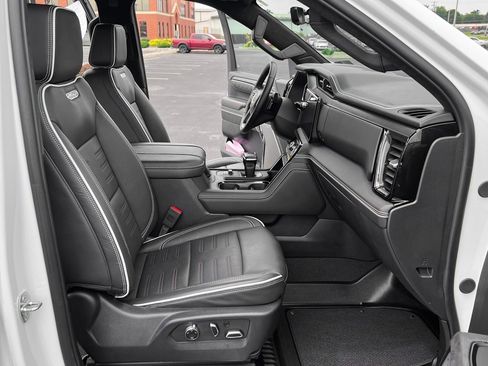 Used 2024 GMC Sierra 1500 AT4X image 25