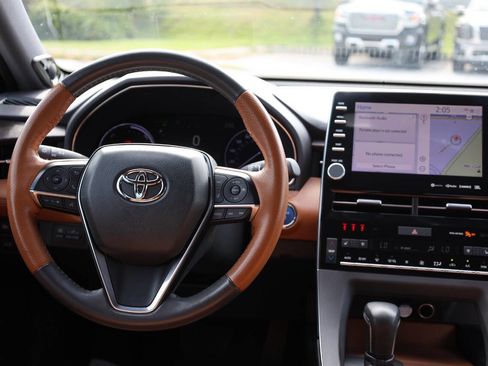 Used 2020 Toyota Avalon Limited image 23