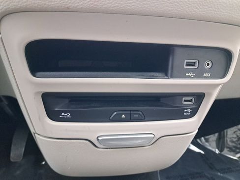 Used 2017 Chrysler Pacifica Limited image 23