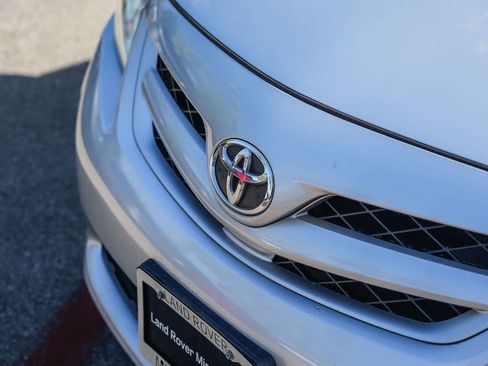 Used 2013 Toyota Corolla LE FWD image 9