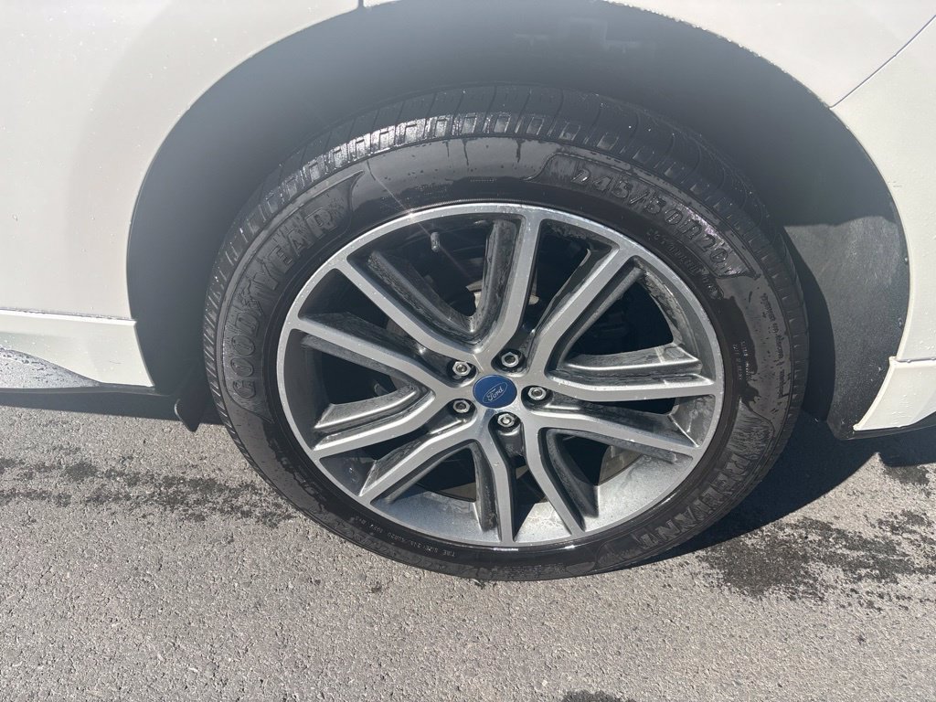 Used 2019 Ford Edge Titanium w/ Equipment Group 301A AWD/4WD image 3