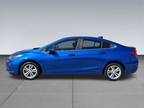 Used 2017 Chevrolet Cruze LT w/ Convenience Package FWD image 3