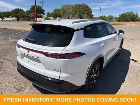 Used 2025 Toyota Crown Signia image 7