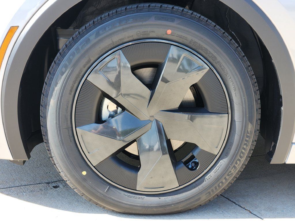 New 2027 Toyota Prius FWD image 10