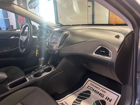 Used 2016 Chevrolet Cruze LT image 36