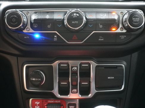 Used 2022 Jeep Wrangler Unlimited Rubicon 4xe w/ Cold Weather Group image 25