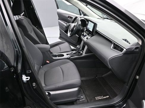 Used 2023 Toyota Corolla Cross LE image 25