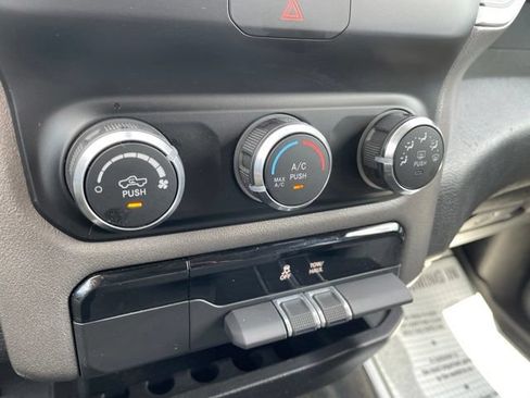Used 2020 RAM 1500 Big Horn AWD/4WD image 18
