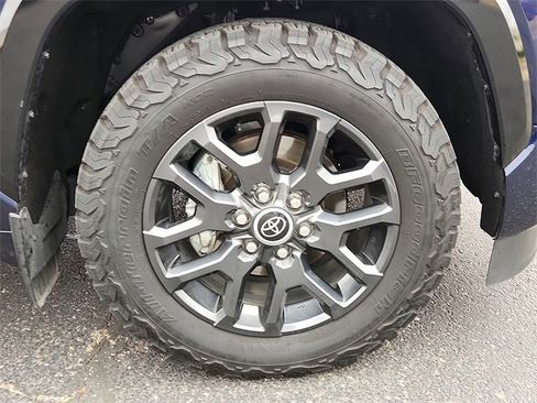 Used 2023 Toyota Sequoia Platinum image 7