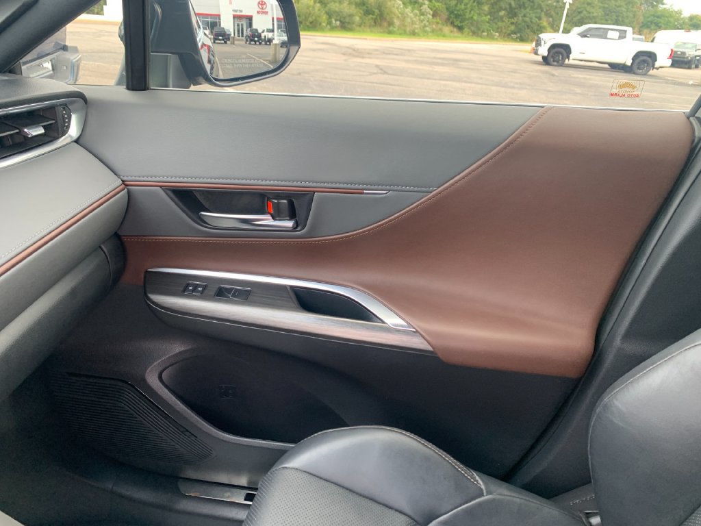 Used 2021 Toyota Venza XLE w/ Softex Package AWD/4WD image 20