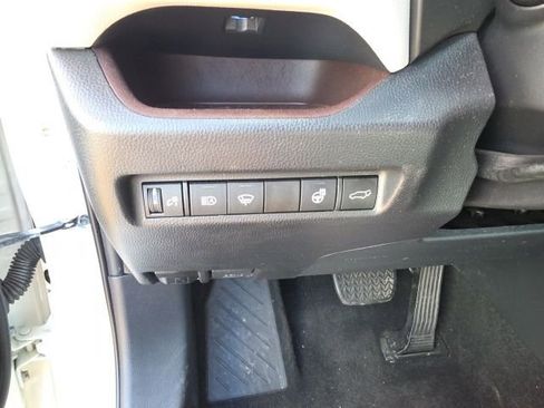 Used 2019 Toyota RAV4 Limited w/ Cold Weather Package AWD/4WD image 15