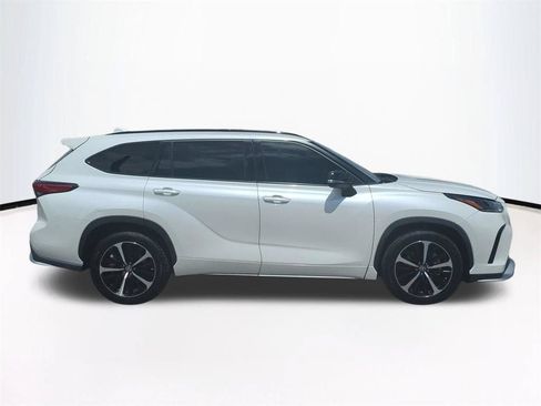 Used 2021 Toyota Highlander XSE FWD image 4