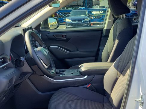 Used 2022 Toyota Highlander L image 21