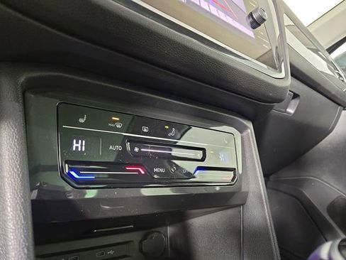 Used 2024 Volkswagen Tiguan SE w/ Panoramic Sunroof Package FWD image 22
