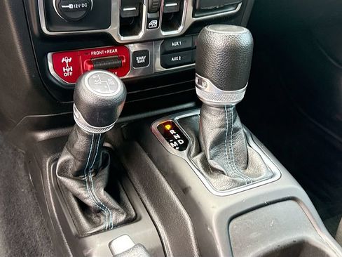 Used 2023 Jeep Wrangler Unlimited Rubicon 4xe AWD/4WD image 18