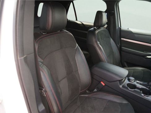 Certified 2018 Ford Explorer XLT w/ Equipment Group 202A AWD/4WD image 21