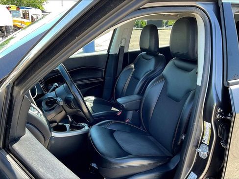 Used 2018 Jeep Compass Latitude w/ Popular Equipment Group FWD image 27