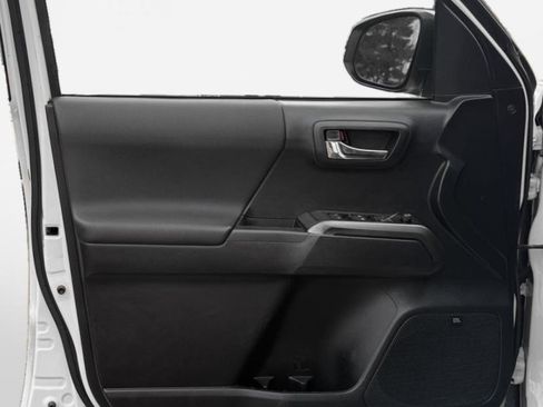 Used 2019 Toyota Tacoma TRD Sport AWD/4WD image 14