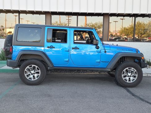 Used 2015 Jeep Wrangler Unlimited Rubicon w/ Connectivity Group image 9