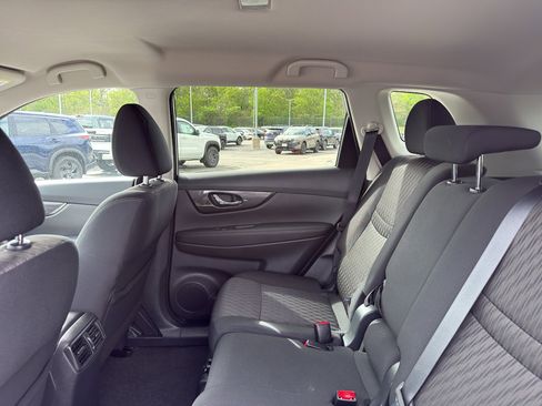 Used 2019 Nissan Rogue SV AWD/4WD image 32