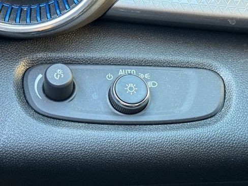 Used 2025 Chevrolet Trax LT w/ LT Convenience Package image 38