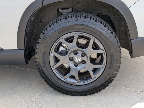 Certified 2025 Honda Pilot TrailSport image 34