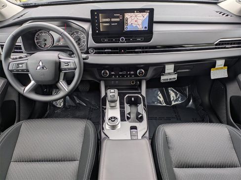 New 2026 Mitsubishi Outlander ES image 14