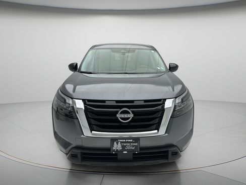 Used 2024 Nissan Pathfinder S AWD/4WD image 2