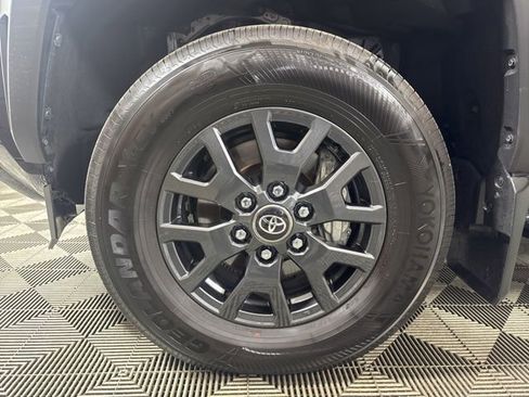 Used 2025 Toyota 4Runner SR5 AWD/4WD image 10