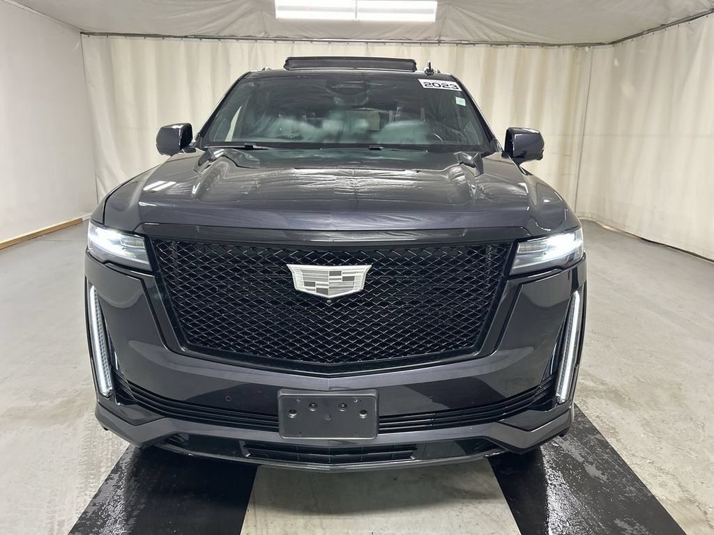 Used 2023 Cadillac Escalade Sport Platinum w/ LPO, ONYX Package AWD/4WD image 3
