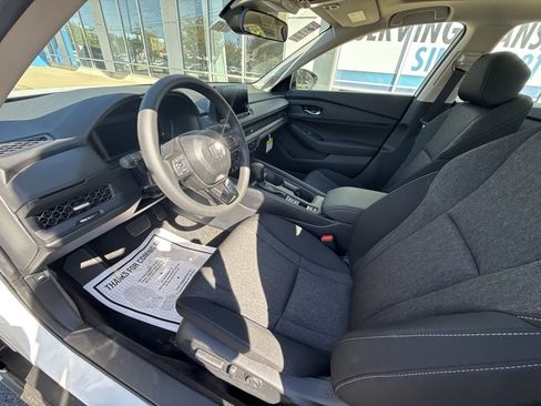 Used 2025 Honda Accord SE image 15