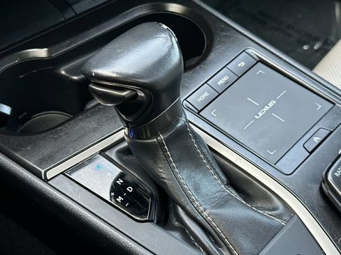 Used 2019 Lexus UX 200 w/ Premium Package image 24